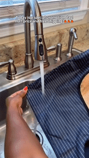 Waterproof Kitchen Apron β Detachable Snap Towel, Dual Pockets & 3-Layer Spill Protection